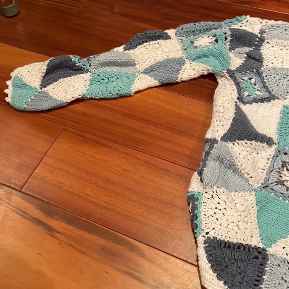 VINTAGE BEA CLASSICS CROCHETED SWEATER - Picture 3 of 9